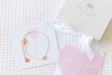 Bloom Boutique: Eleganz und Personalisierung in Schmuck herstellen